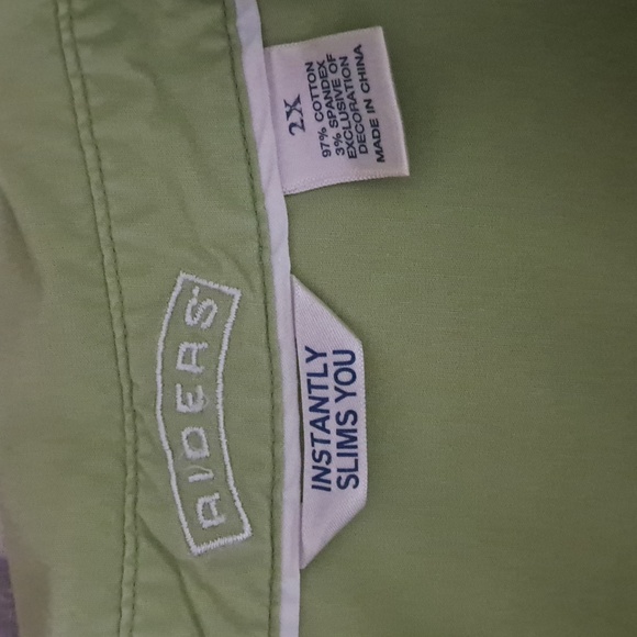 Instantly Sliming Button-Up Blouse - Picture 5 of 5